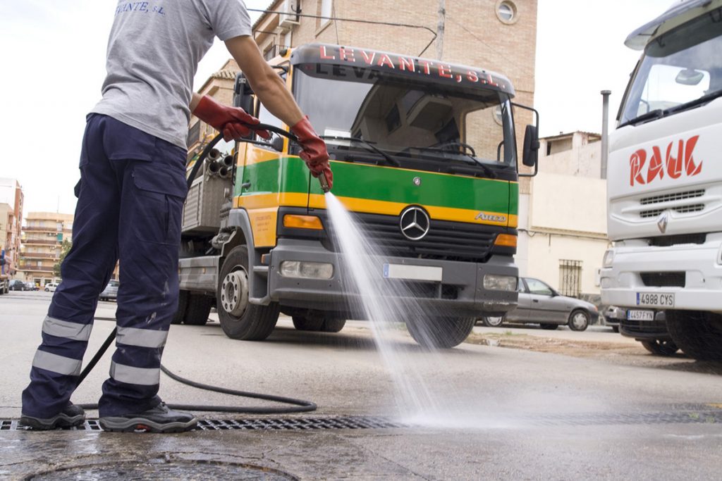 Baldeo de vías públicas en Valencia